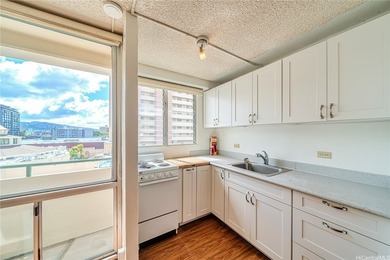 Perfectly positioned in the heart of Honolulu, this fully - photo 11
