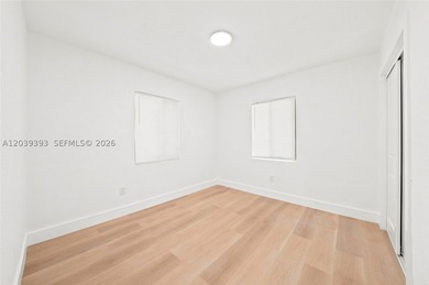 Beautifully renovated 3 bedroom, 2 bath single family home in - photo 11