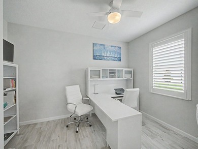 Welcome to this beautifully upgraded 2-bedroom + Den, 2-bathroom - photo 11