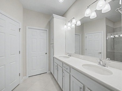 Welcome to this beautifully upgraded 2-bedroom + Den, 2-bathroom - photo 14