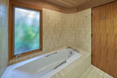 Wailea Point 2101 is a rare, single-level residence featuring 2 - photo 22