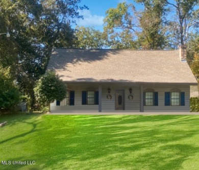 (private lake, pond, creek) Home For Sale in Vicksburg Mississippi