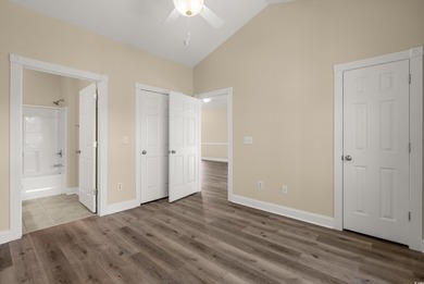 Lender owned! Price reduced to sell! Move in ready unit located - photo 24
