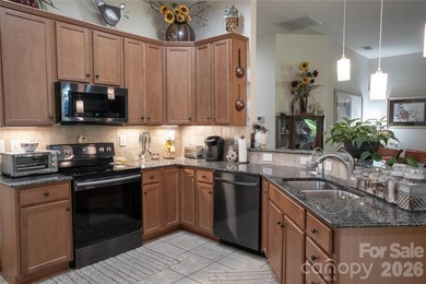 Welcome home to this immaculate, beautifully maintained brick - photo 2