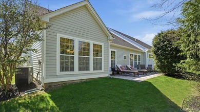 Welcome to luxurious resort-style living in the highly desirable - photo 3
