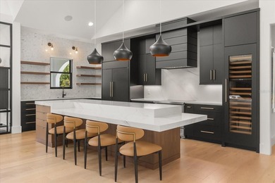 Beautifully built in 2022 by Lonnie Richardson, this custom - photo 24