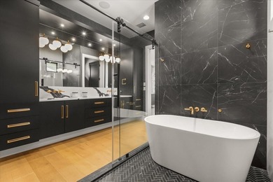 Beautifully built in 2022 by Lonnie Richardson, this custom - photo 39
