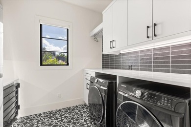 Beautifully built in 2022 by Lonnie Richardson, this custom - photo 49