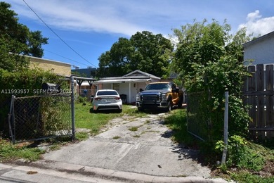 Development site located in the WOW District. Property consists - photo 7