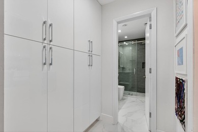 An exceptional opportunity to own a beautifully renovated - photo 28
