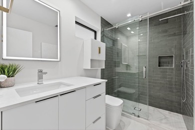 An exceptional opportunity to own a beautifully renovated - photo 29