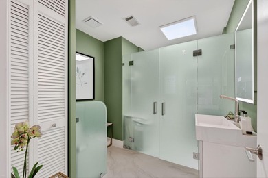 An exceptional opportunity to own a beautifully renovated - photo 32