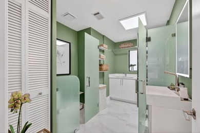 An exceptional opportunity to own a beautifully renovated - photo 33