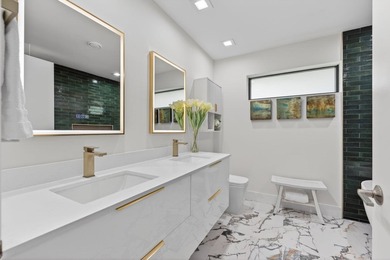An exceptional opportunity to own a beautifully renovated - photo 36