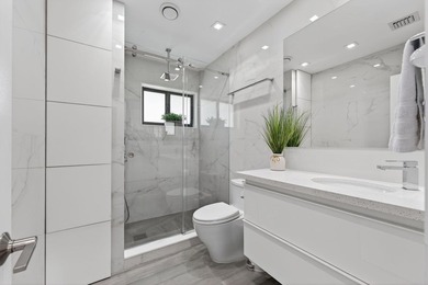 An exceptional opportunity to own a beautifully renovated - photo 38