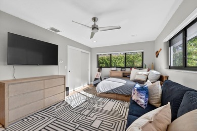 An exceptional opportunity to own a beautifully renovated - photo 43