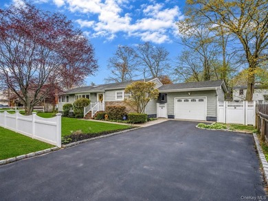 Welcome to this captivating, well maintained ranch in the - photo 1