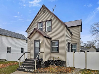 Lake Michigan - Delta County Home For Sale in Escanaba Michigan