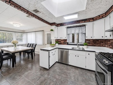 Welcome to this captivating, well maintained ranch in the - photo 9