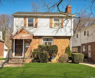 Beautiful single-family home in Bayside on a 48x125 lot, offered - photo 1