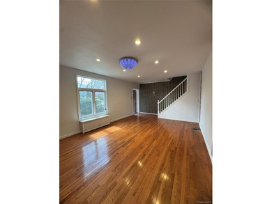 Beautiful single-family home in Bayside on a 48x125 lot, offered - photo 4