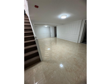 Beautiful single-family home in Bayside on a 48x125 lot, offered - photo 8
