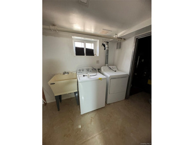 Beautiful single-family home in Bayside on a 48x125 lot, offered - photo 10