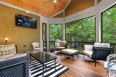 Luxury Custom Waterfront Home on Lake Hartwell! Experience - photo 38