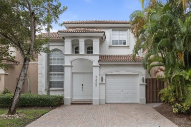 Lake Townhome/Townhouse For Sale in Doral, Florida