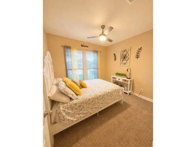 A beautifully maintained 4 Bedroom, 2 bath 1866 sq. ft. home - photo 12