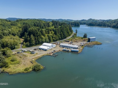 A local landmark situated at Oneatta Point on Yaquina Bay. The - photo 17