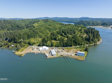 A local landmark situated at Oneatta Point on Yaquina Bay. The - photo 18