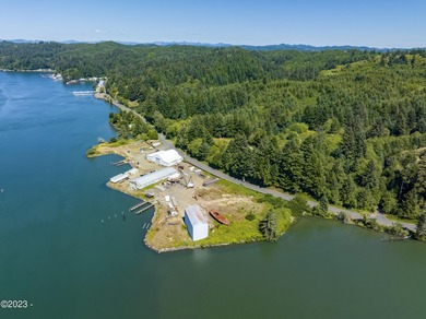 A local landmark situated at Oneatta Point on Yaquina Bay. The - photo 19