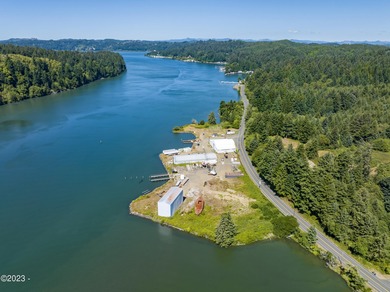 A local landmark situated at Oneatta Point on Yaquina Bay. The - photo 20