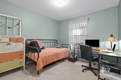 Imagine living in a peaceful neighborhood enjoying a spacious - photo 22