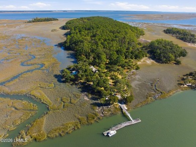 A truly extraordinary offering, this 460-acre private island - photo 2