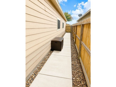 A beautifully maintained 4 Bedroom, 2 bath 1866 sq. ft. home - photo 27
