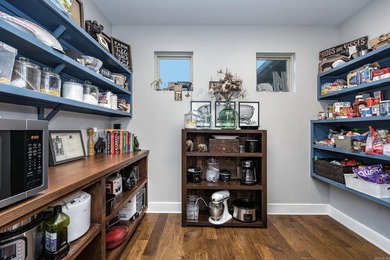 Beautiful custom home built by Alan Schrader in the desirable - photo 18