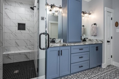 Beautiful custom home built by Alan Schrader in the desirable - photo 23