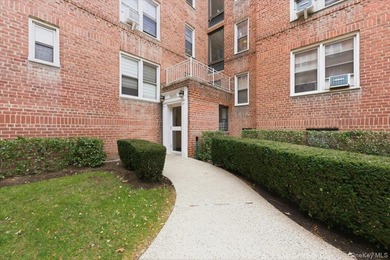 Step into style and comfort in this beautifully renovated studio - photo 1