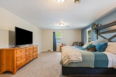 Welcome home! Step into this beautiful five-bedroom, two-bath - photo 28