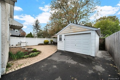 Filled with warmth and opportunity, this 3 bedroom, 1 bath Cape - photo 37