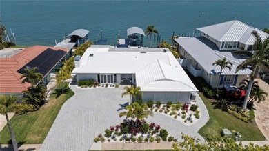 Welcome to Wow, welcome to 631 Harbor Island! This - photo 1