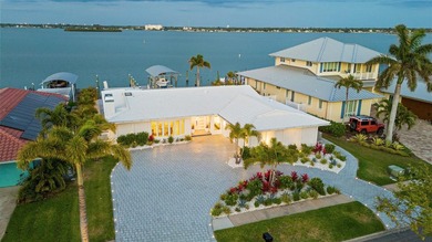 Welcome to Wow, welcome to 631 Harbor Island! This - photo 5