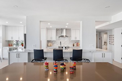 Exquisite oceanfront lower penthouse suite has been meticulously - photo 12