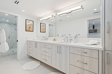 Exquisite oceanfront lower penthouse suite has been meticulously - photo 15