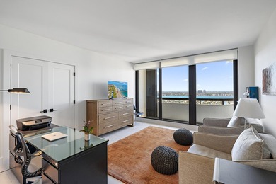 Exquisite oceanfront lower penthouse suite has been meticulously - photo 19