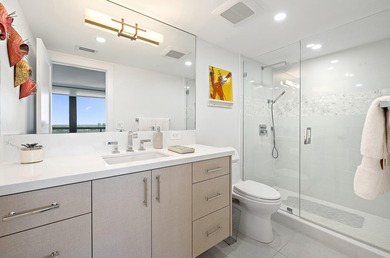Exquisite oceanfront lower penthouse suite has been meticulously - photo 21