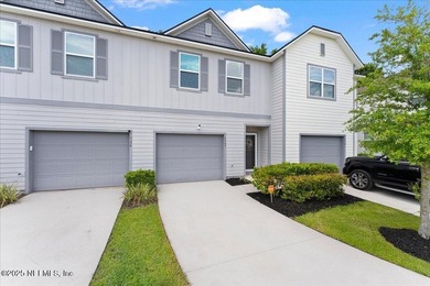 Welcome to this beautifully maintained 2-story townhouse, built - photo 2