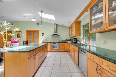 Situated on 1.8 serene, lush acres, 5 Eden Roc offers the kind - photo 11